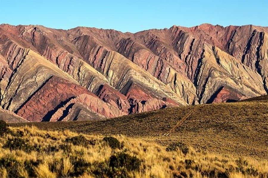 Serranía del Hornocal encanta com paisagem de 14 cores na Argentina