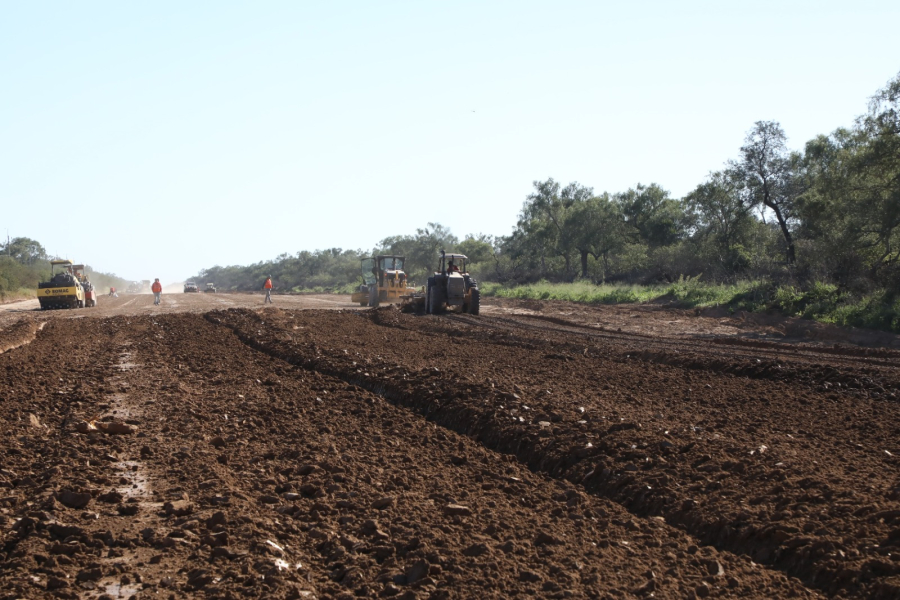 Obras avançam no trecho paraguaio do Corredor Bioceânico com frentes ativas e base quase concluída