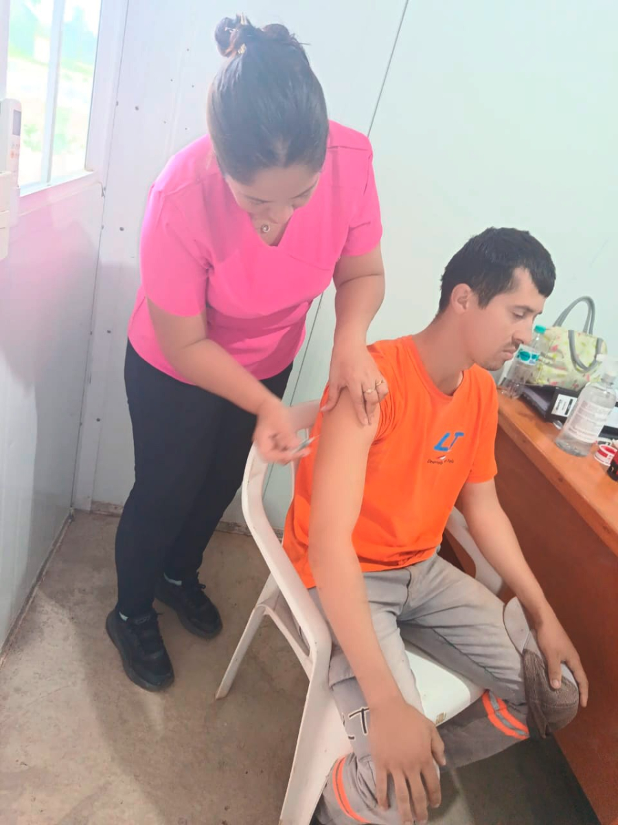 Trabalhadores do Lote 2 do Corredor Bioceânico recebem vacinação preventiva no Chaco
