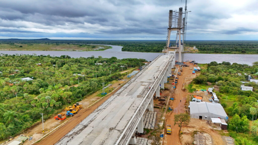 A Ponte Bioceânica sobre o Rio Paraguai está até junho com 79% de conclusão