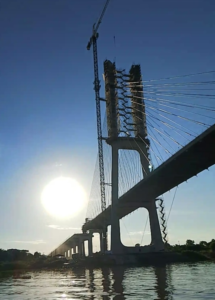 O beijo das aduelas da Ponte da Rota Bioceânica no Rio Paraguai: Marco na Integração Regional